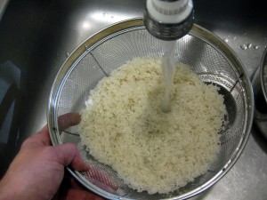 rinsing rice