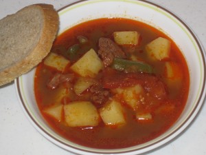 Slovak goulash with bread