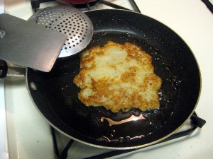 frying potato pancakes