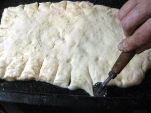 dough cutting tool