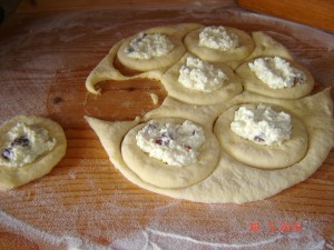 dough topped with tvaroh