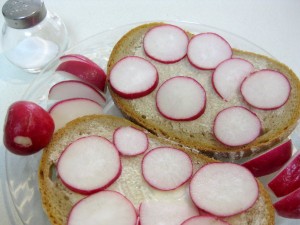 bread with radishes