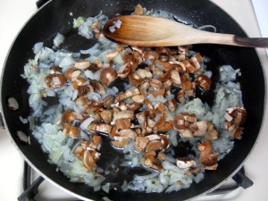 stewing mushrooms with onions