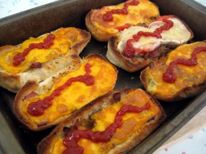 baked toasted cheese bread rolls