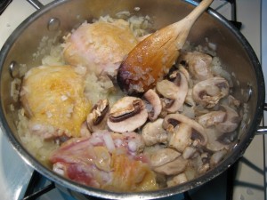mushrooms onions and chicken in oil